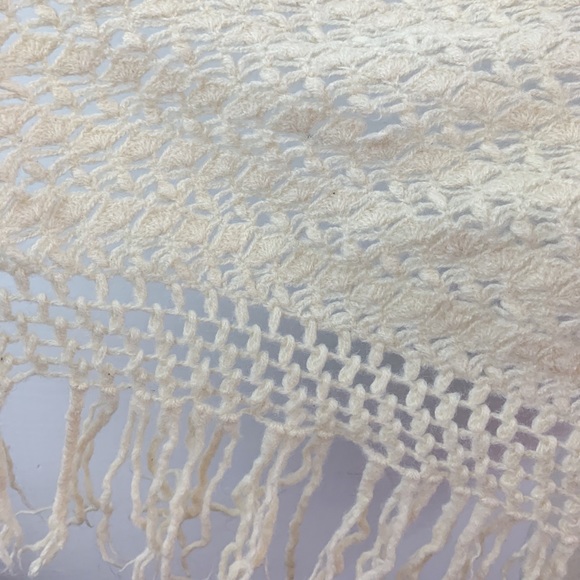 Vintage 1960s crochet ivory fringe scarf - Picture 8 of 9
